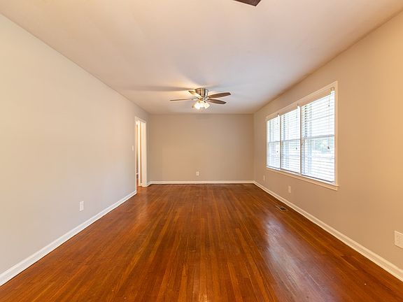 5th image of 2317 White Oak Dr