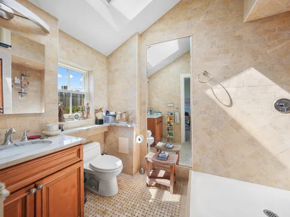 336 West 23rd Street image 6 of 25