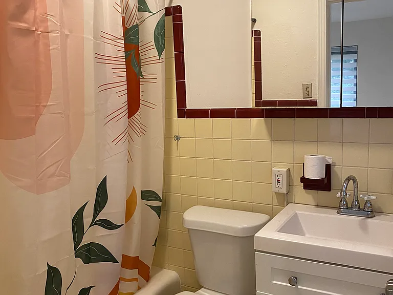 full bathroom off the master bedroom