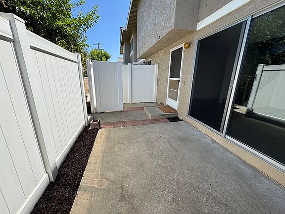 3rd image of 33 Bahia Cir