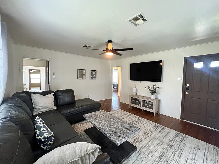 1519 S 43rd St — Photo 7