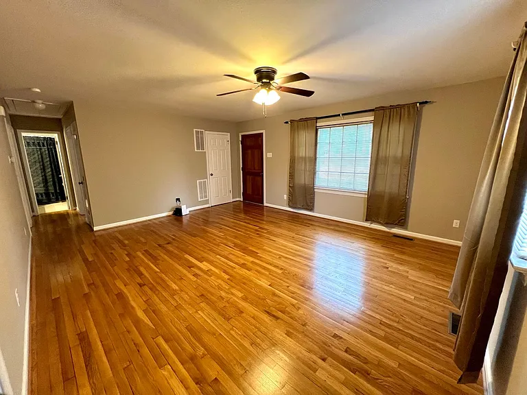 205 Bridge St — Photo 5