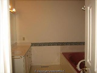 4th image of 392 Sandford Dr