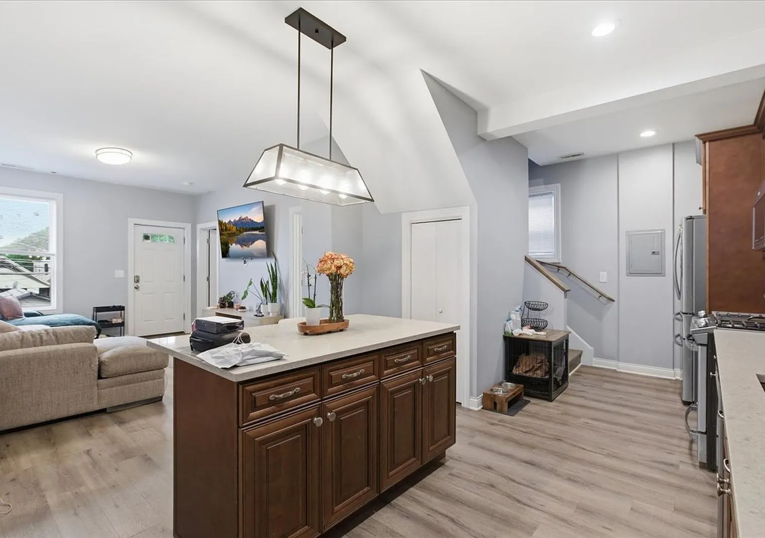 3 bed, 1127 sqft, $2,500 — Photo 2