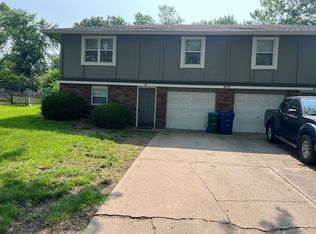 201 NE Westwind Dr APT B, Lees Summit, MO 64086