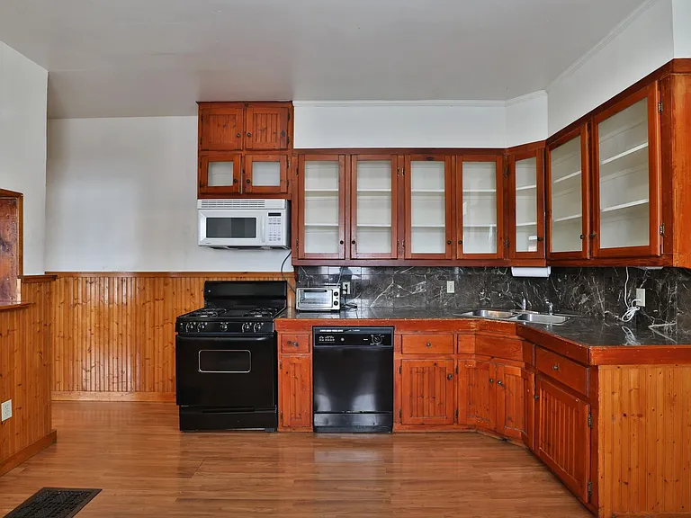 21 E Blake Ave — Photo 3