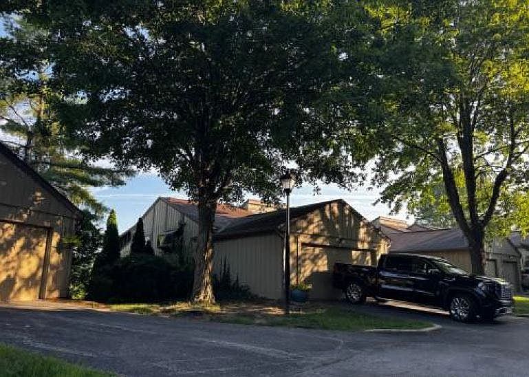 2nd image of 5126 Greensview Way #B-2