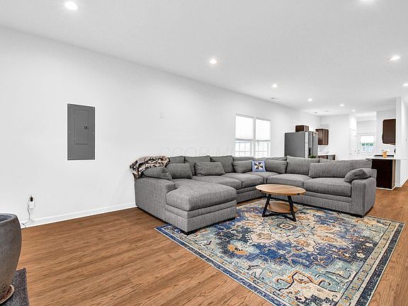4th image of 466 Henderson Ave