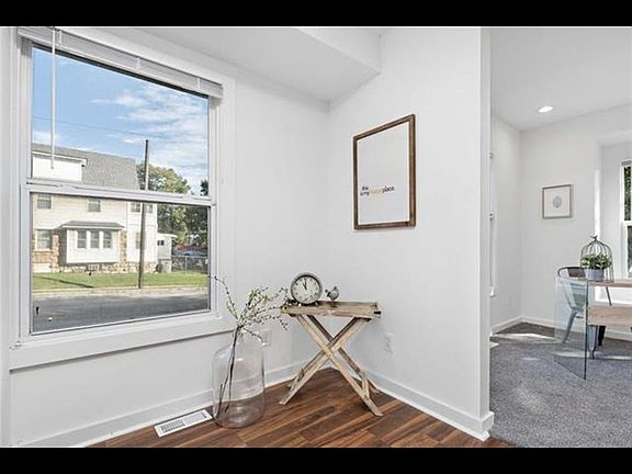 4th image of 101 Lawn Ave