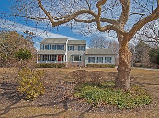 37 Smith St, East Moriches, NY 11940