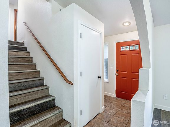 4th image of 3918 SE Northridge Place