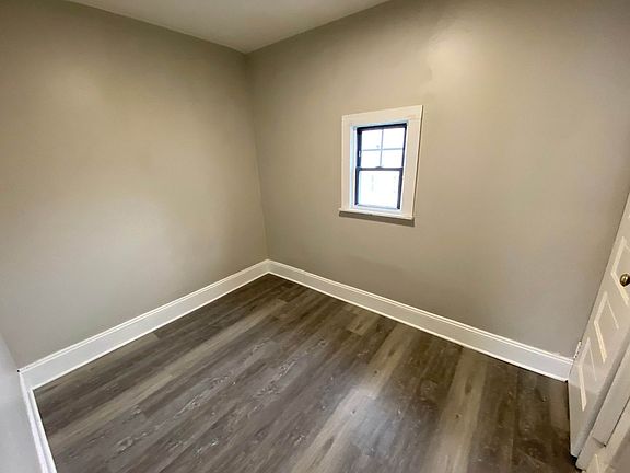 3rd image of 101 E Main St