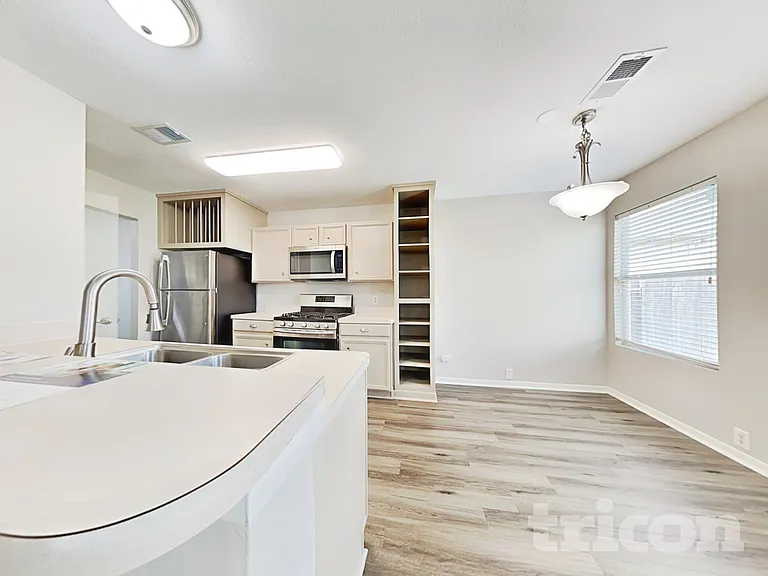 3239 Dartmouth Field Ln — Photo 5