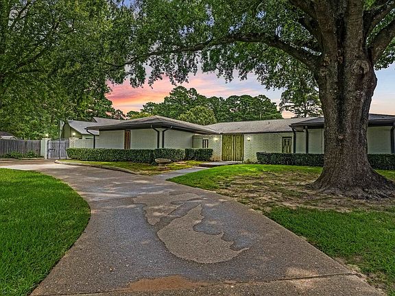 3rd image of 2104 McCann Rd