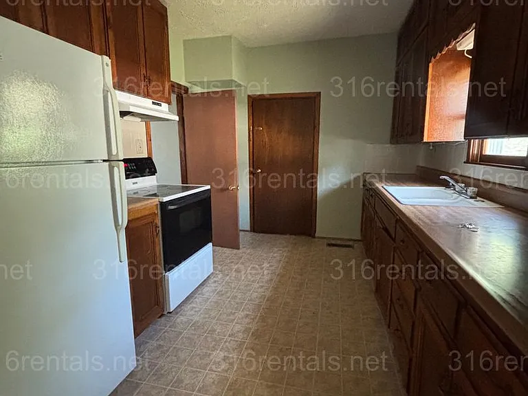919 W Carr Ave — Photo 6