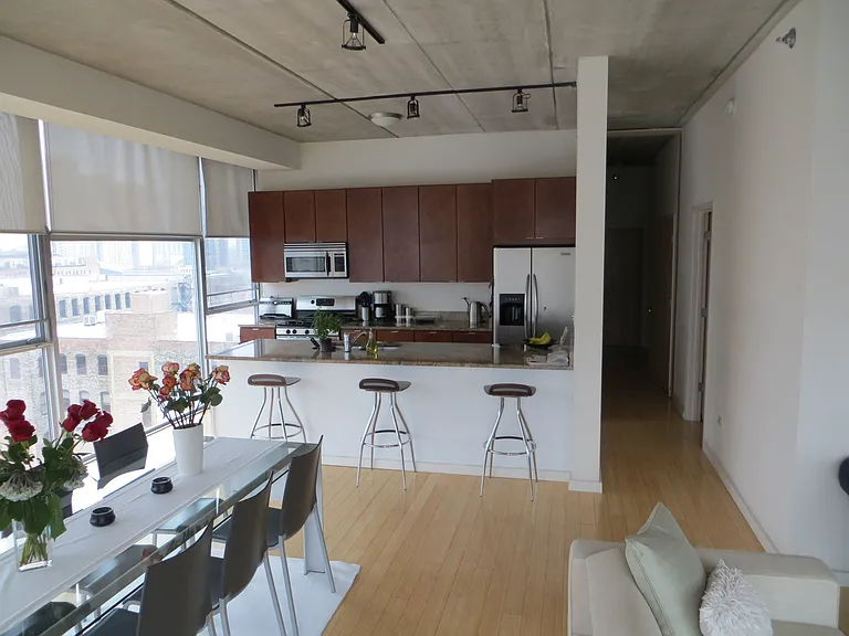 630 N Franklin St #1008 — Photo 14