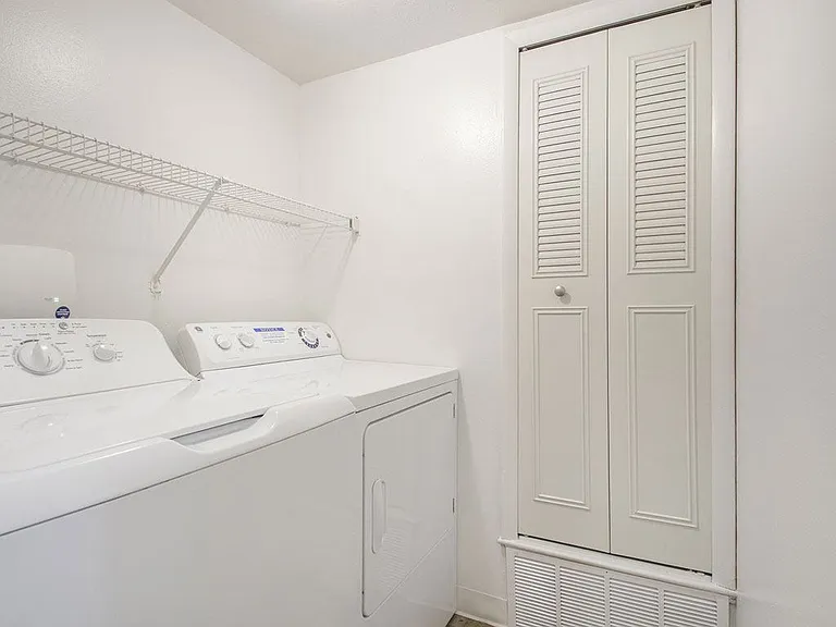 North Pointe Apartments — Photo 31