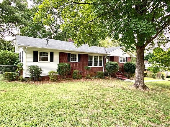 2nd image of 627 Greenbriar Ave