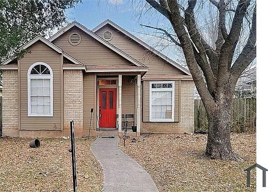 1st image of 904 Thackeray Ln