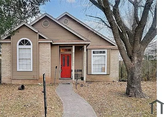 904 Thackeray Ln