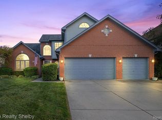 16306 Sassafras Ln, Macomb, MI 48044