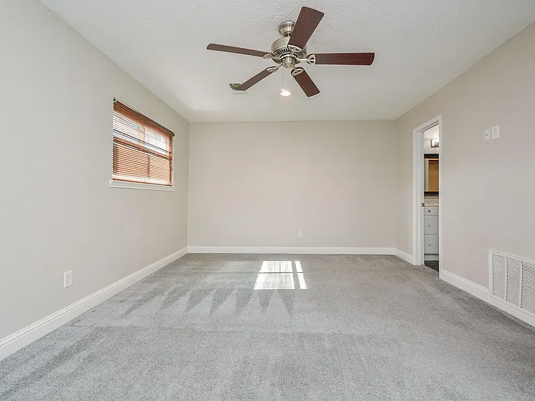 13859 Hollowgreen Dr — Photo 27
