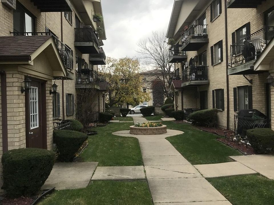1st image of 2143 N Harlem Ave Rear 220