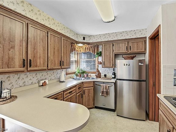 3rd image of 36889 Kinzel Rd