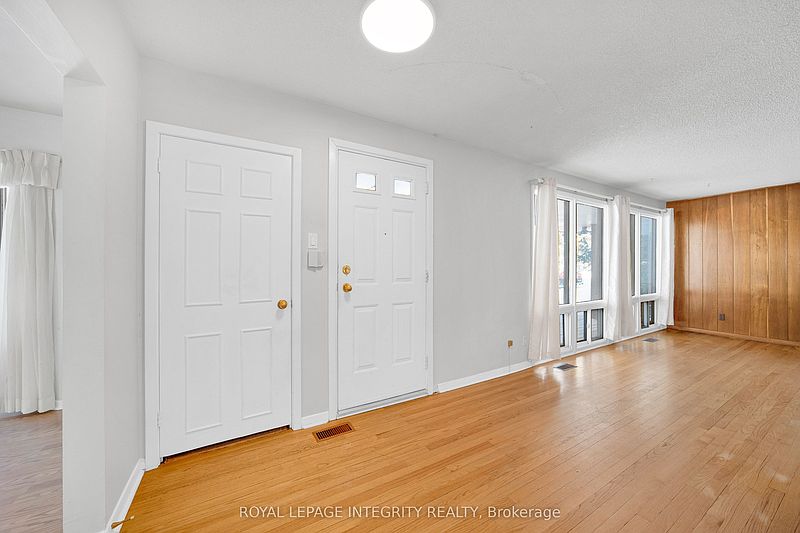 Ottawa House for rent - 4 Bedrooms — photo 4