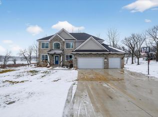 126 Parker Ln, Ortonville, MI 48462