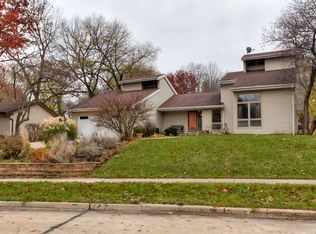 1719 Rio Valley Dr, Clive, IA 50325