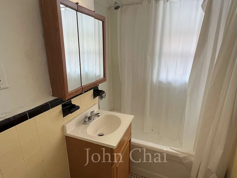 70 Chiswick Rd #11 — Photo 27