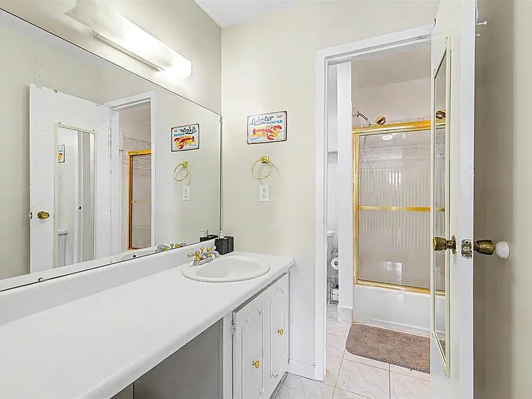 423 Berkshire Dr — Photo 17