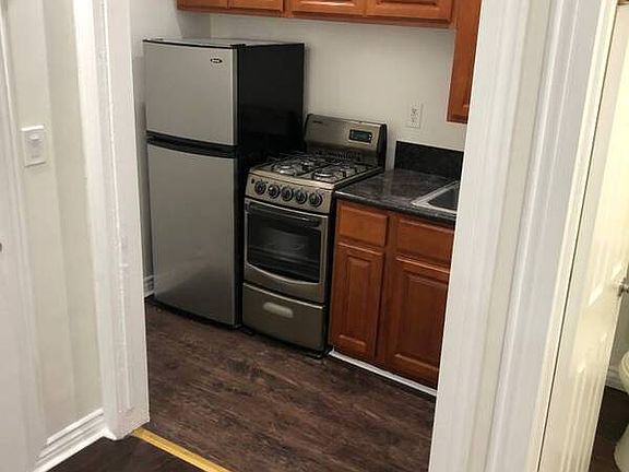 4th image of 738 S New Hampshire Ave #205