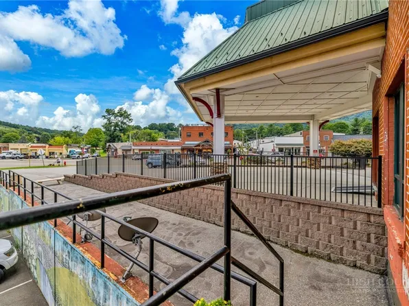 201 Jefferson Station Place #201, West Jefferson, NC 28694