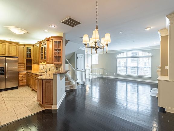 5th image of 5067 Donovan Dr
