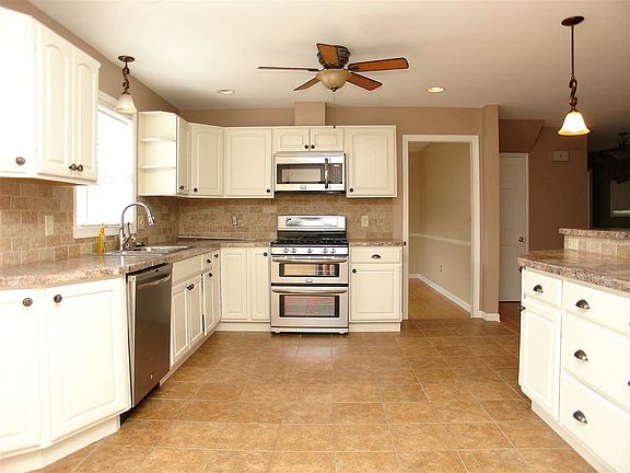 4th image of 4 Colonial Ct