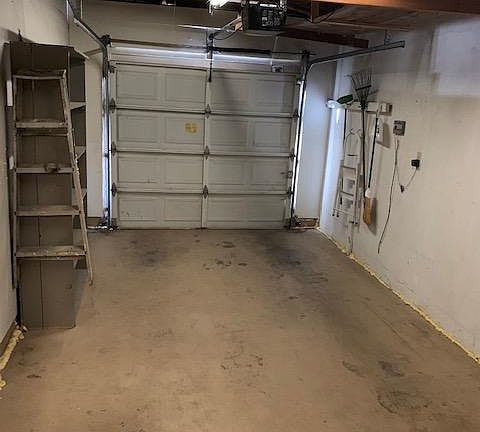 3rd image of 424 1/2 E Elm St