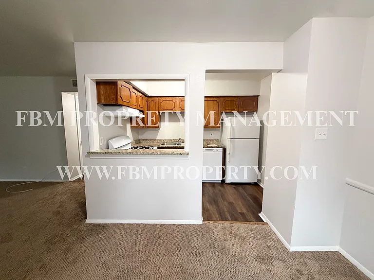 518 N Rogers St #105 — Photo 13