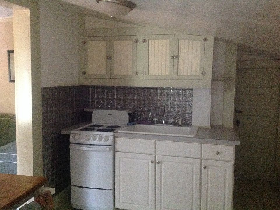 2nd image of 211 Parshley St