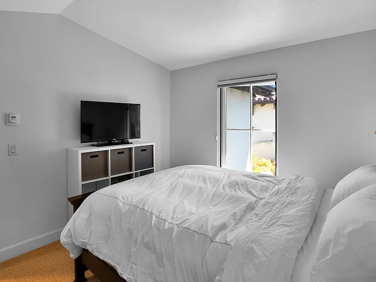 Guest bedroom