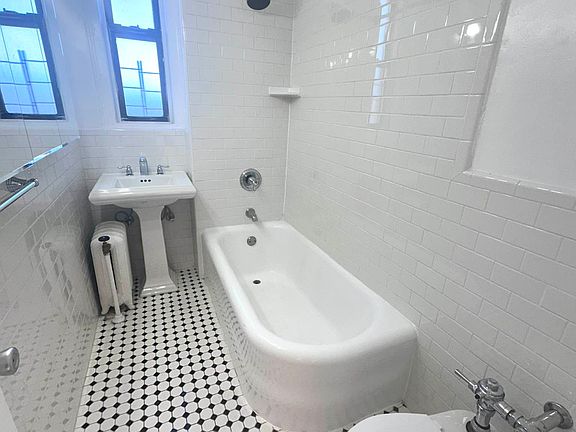 5th image of 4101 Broadway Unit 7A
