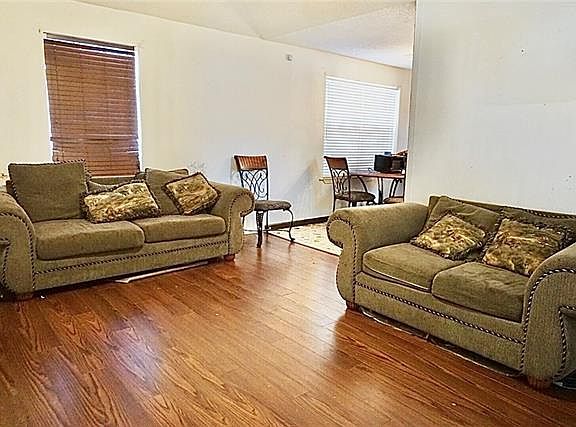 3rd image of 2710 Pressburg St