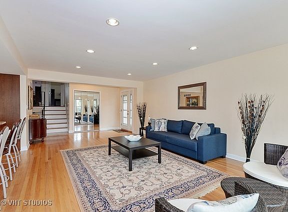3rd image of 4823 W Jarvis Ave