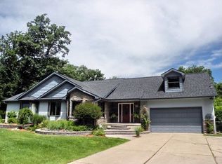 216 Nawakwa Rd, Rochester Hills, MI 48307