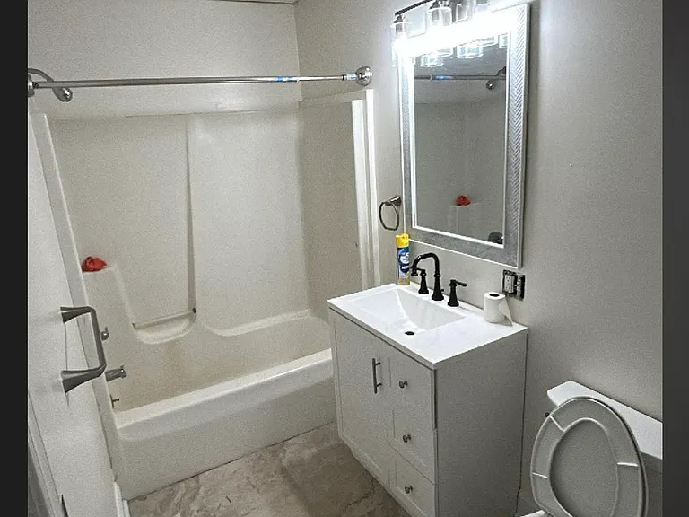 1202-1206 W Elm St #1W — Photo 15