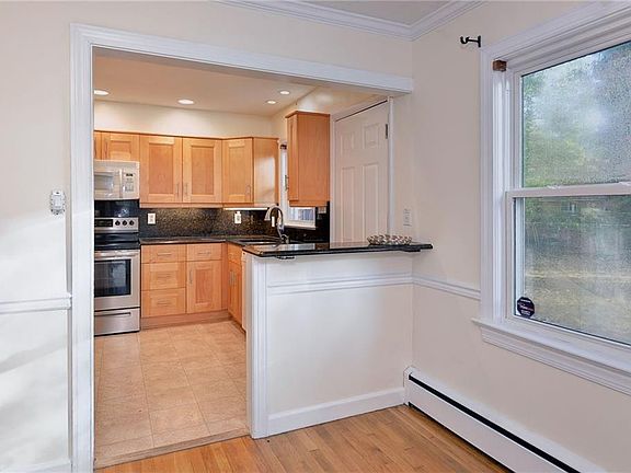 3rd image of 202 Woodroof Rd
