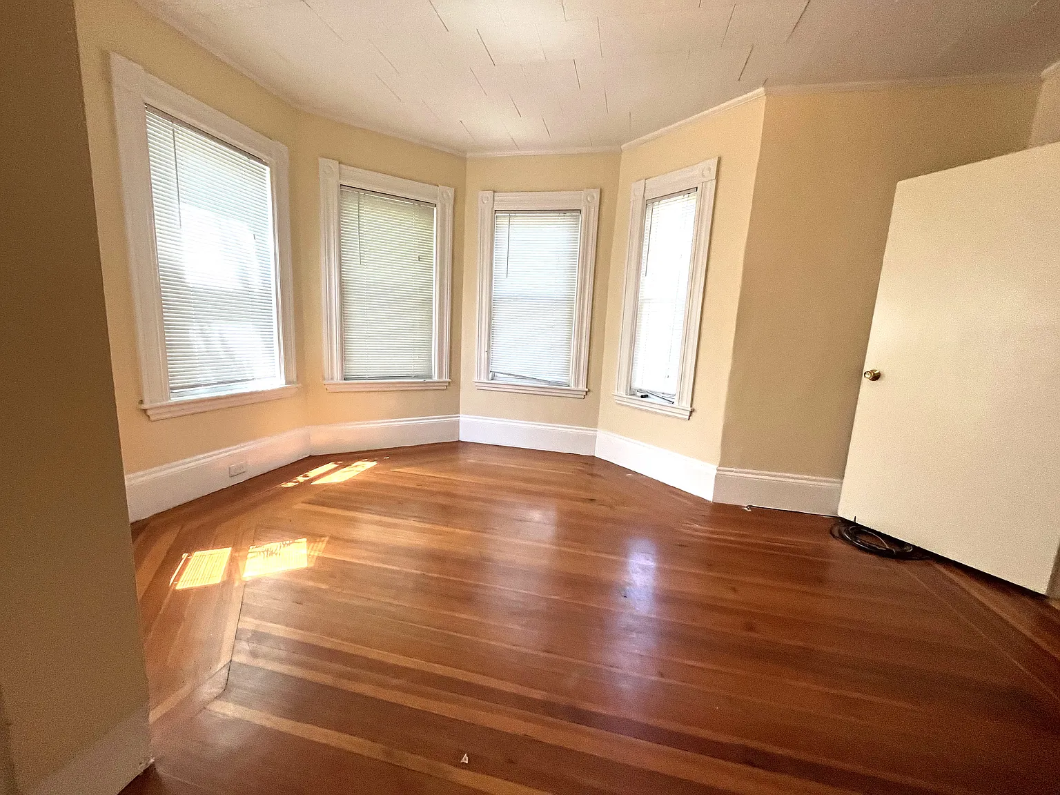 3 bed, 1000 sqft, $2,800 — Photo 4
