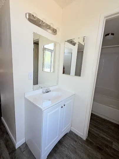 BROADWAY APARTMENTS — Photo 36