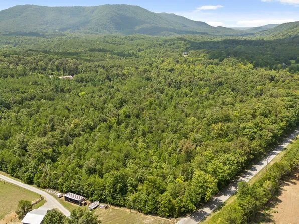 6 Lick Creek Rd, Tellico Plains, TN 37385